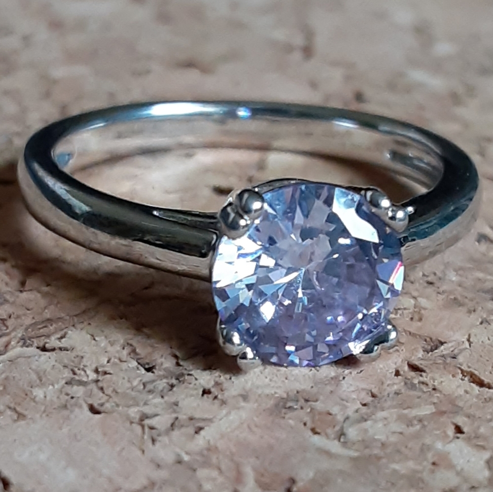 Single Hint of Purple Dimond Women's Ring Size: 6 - Picture 8 of 15